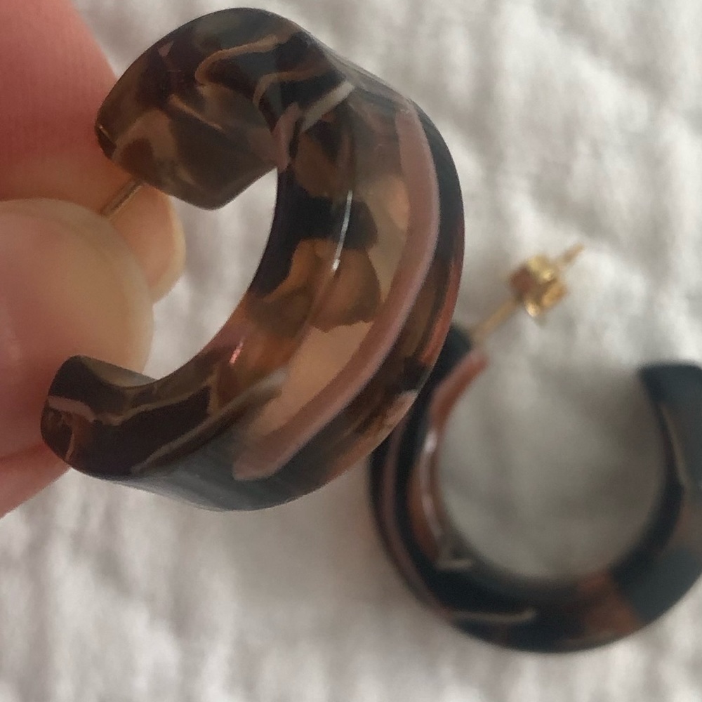 NWOT MACHETE tortoise lucite huggie hoop earrings - brown / blush - Picture 4 of 5